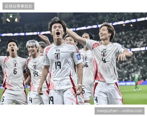 日本队凭借高达六成的控球率主导比赛，通过耐心的传导最终由小川航基头球打破僵局